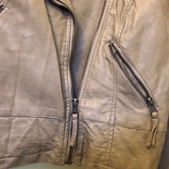 Jacket - Picture 3 of 4